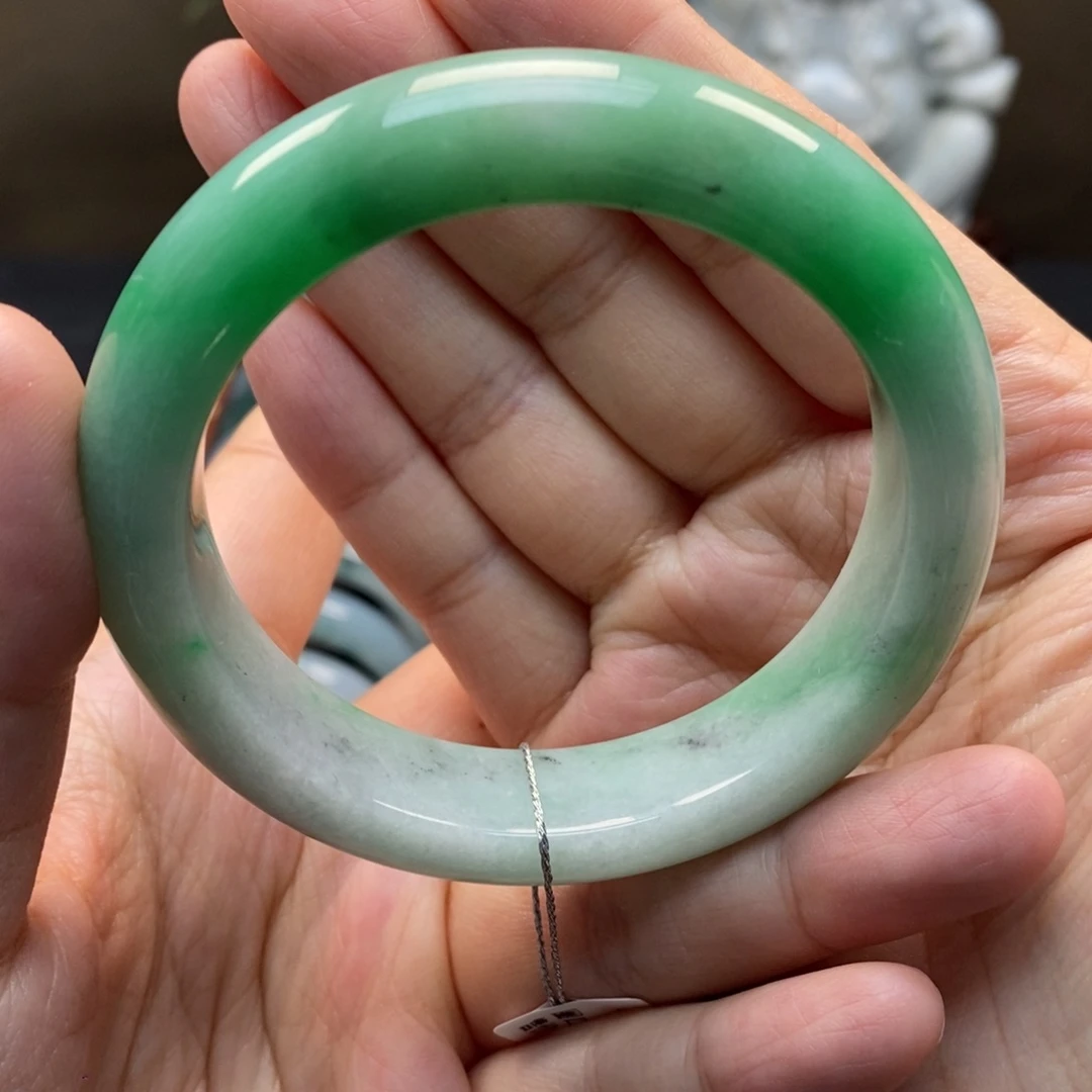 翡翠手镯未镶嵌天然