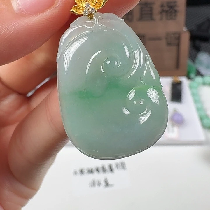 翡翠18K金镶嵌颈饰