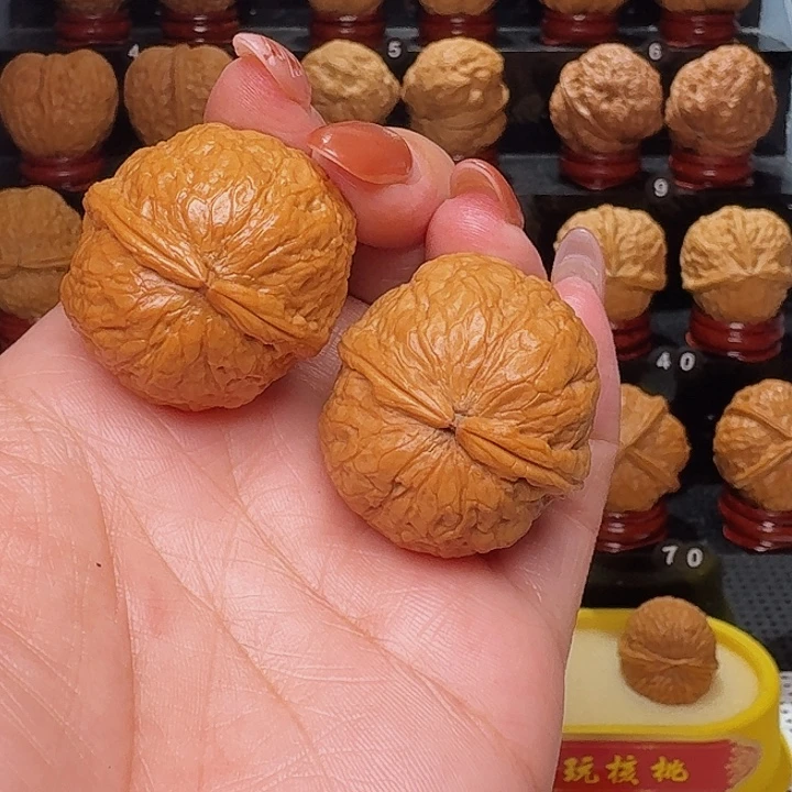 用***5文玩核桃把件蛇皮球…………88