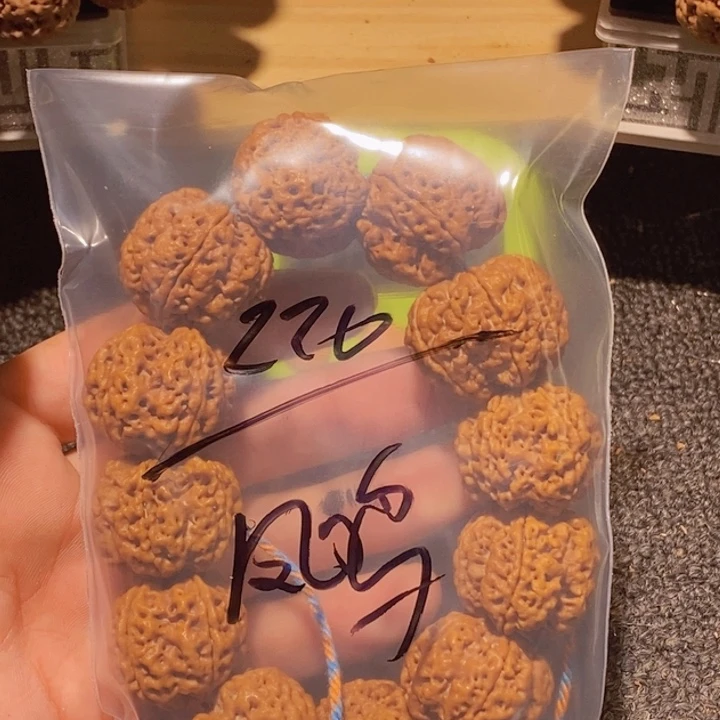 凤***阙吊坠金刚菩提头戴花冠外环山