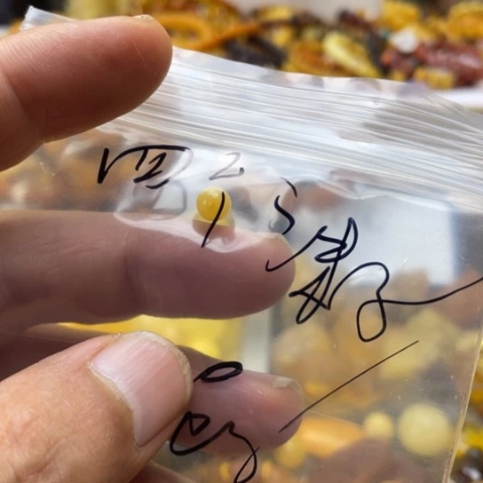 未镶嵌蜜蜡手串吊坠