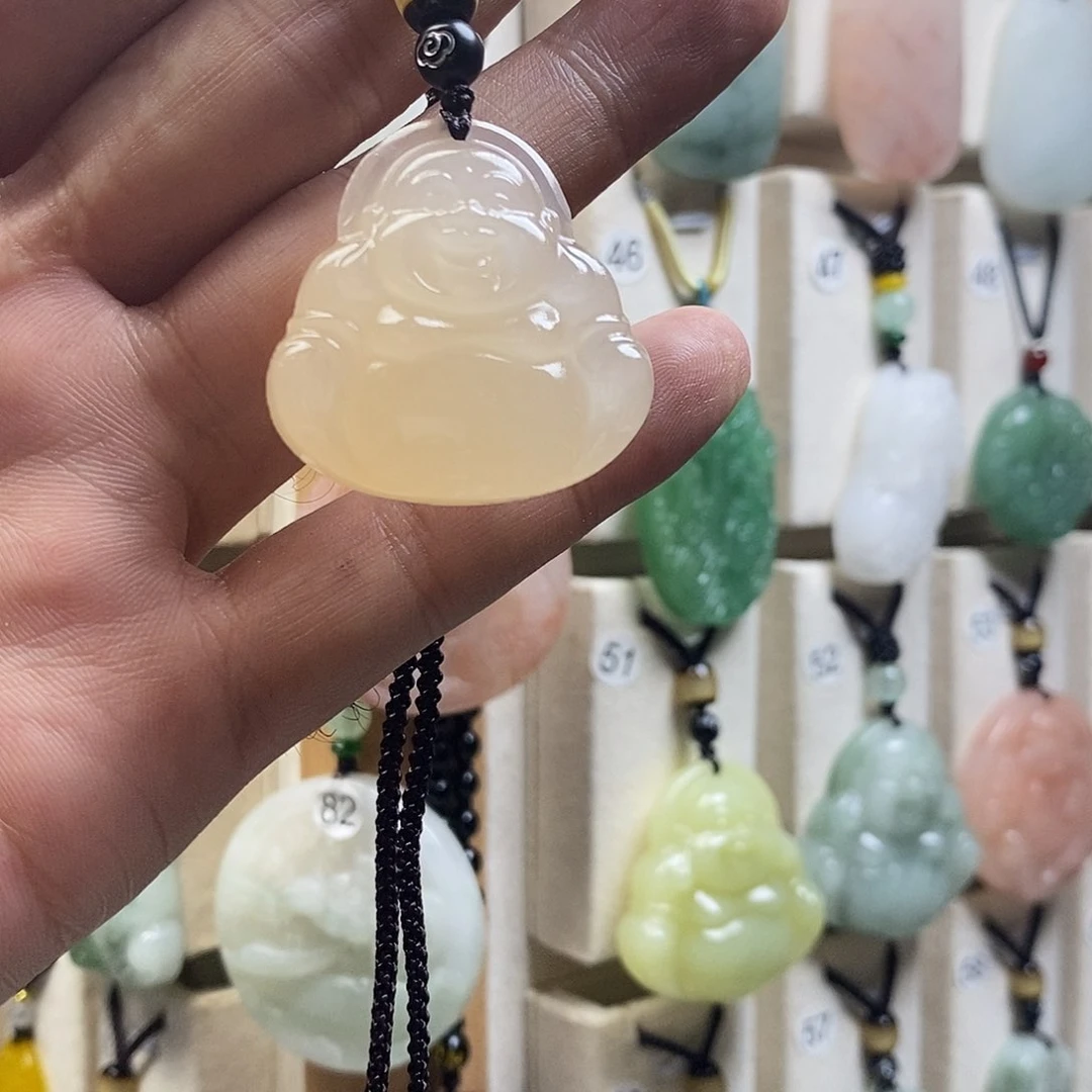 石英质玉（金丝玉）未镶嵌颈饰