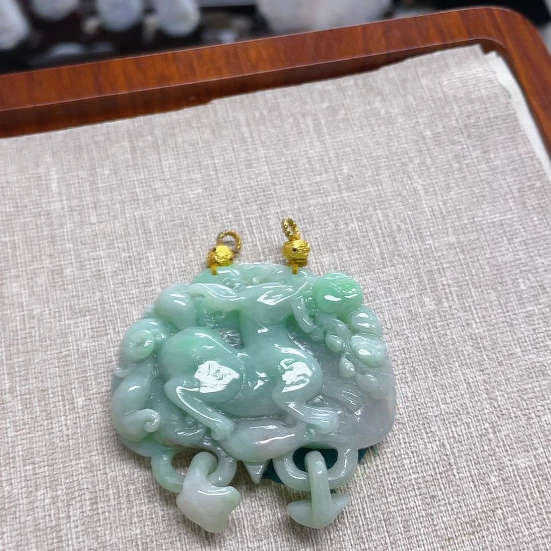 翡翠未镶嵌颈饰绿狐锁