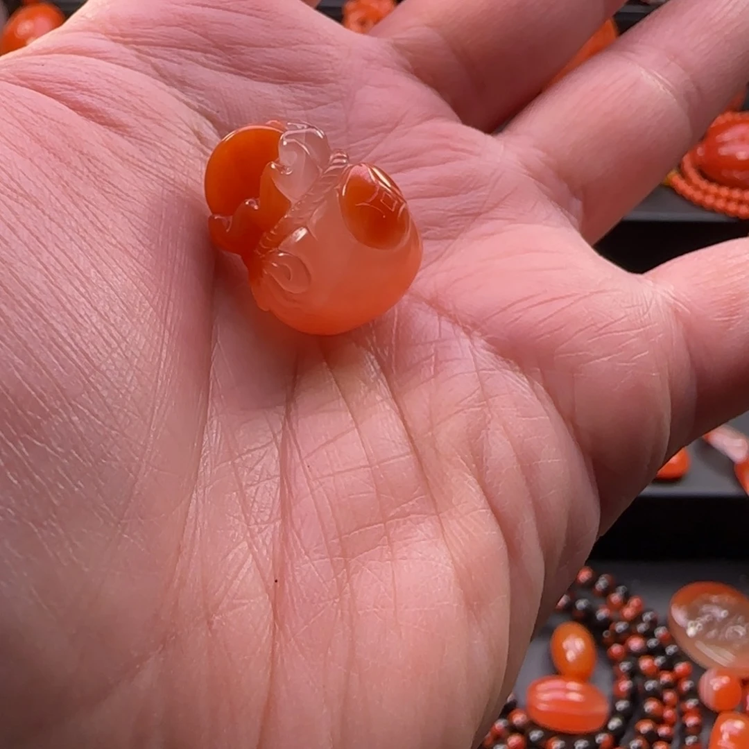 南红玛瑙挂件未镶嵌钱袋，微冰线