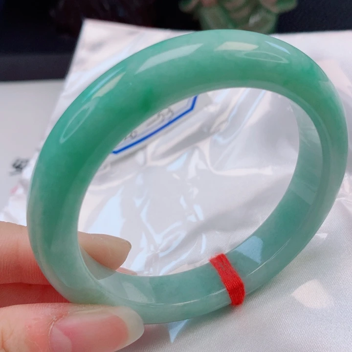 翡翠手镯未镶嵌55圈