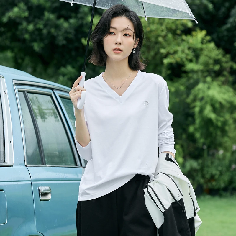 风笛2025春季新款v领t恤女长袖宽松上衣纯色内搭棉白色打底衫女