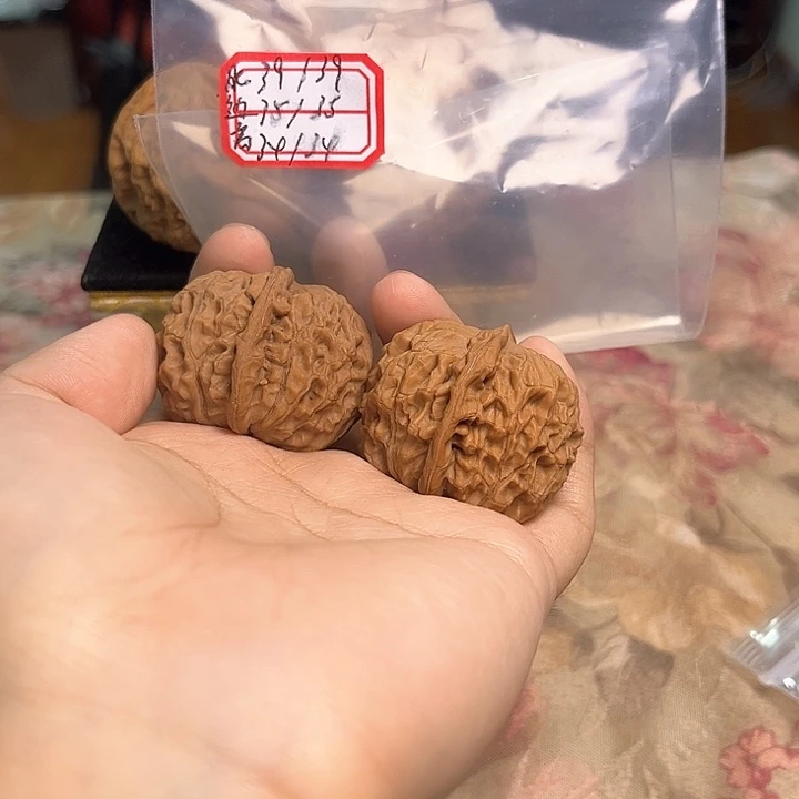 文玩核桃把件非嫁接元宝