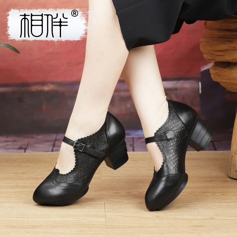 相伴相伴手工女士单鞋厚底粗跟妈妈民族风中老年高跟鞋53069