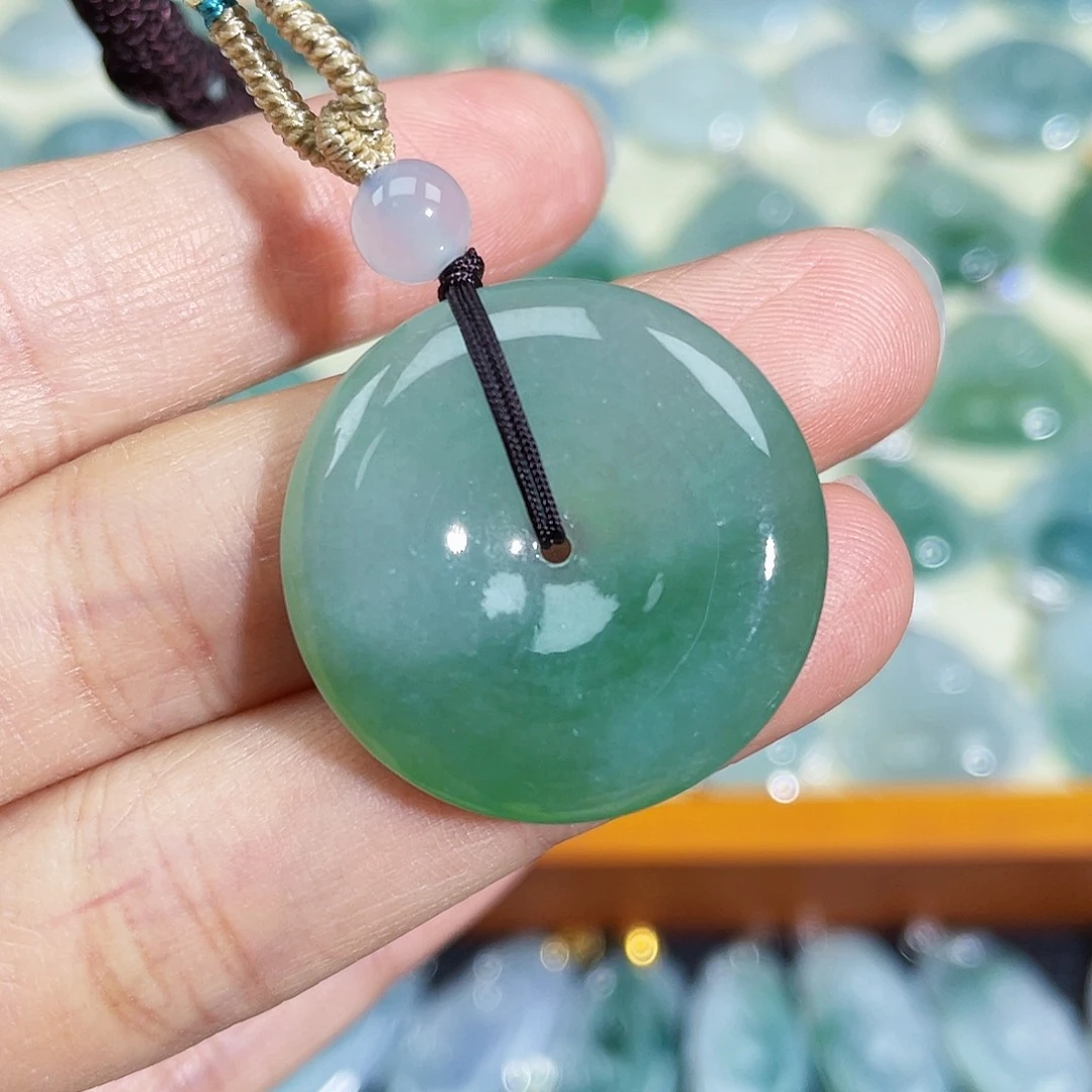 翡翠颈饰未镶嵌吊坠