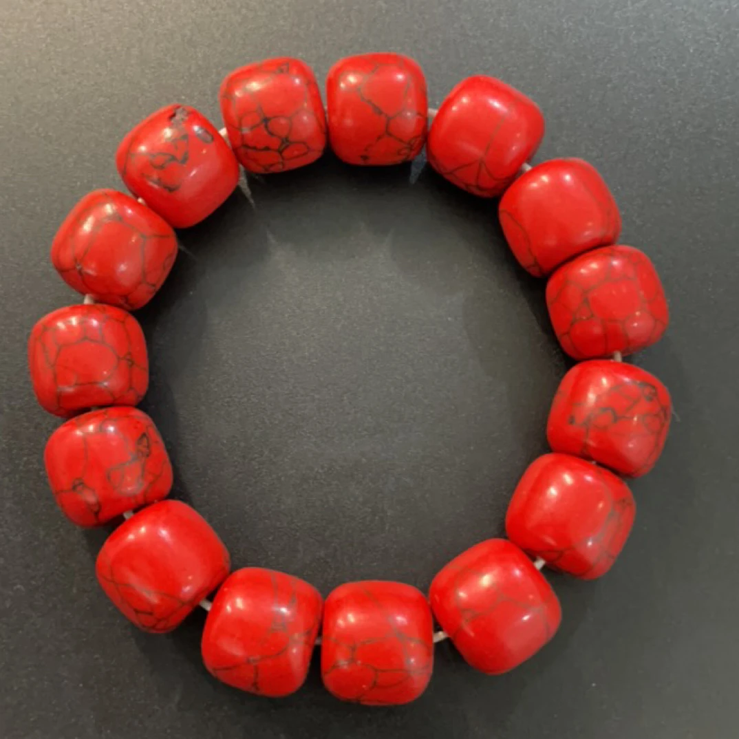 41  卡13老型红铁线手串