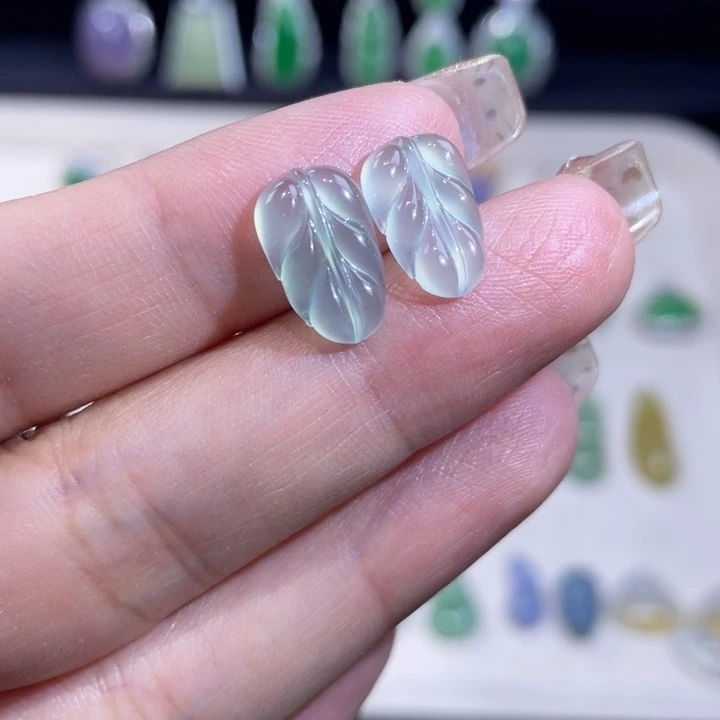 翡翠未镶嵌颈饰叶子