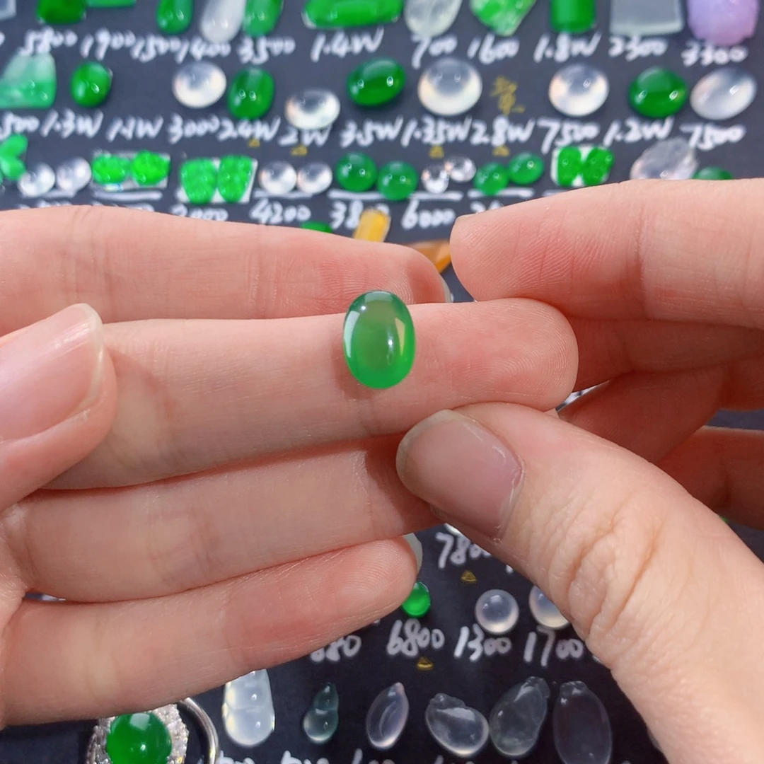 翡翠未镶嵌颈饰蛋面