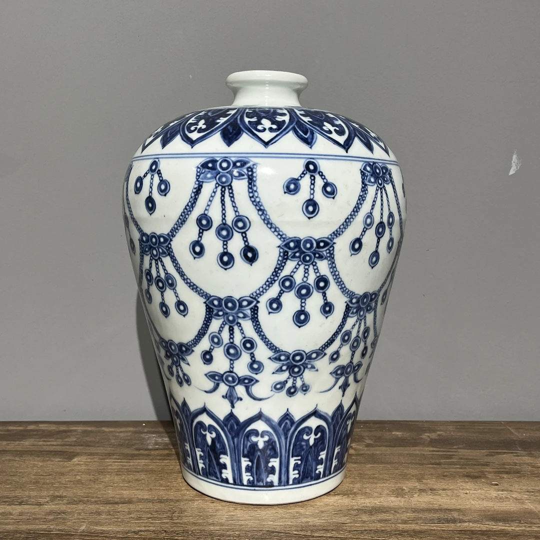 青花璎珞纹梅瓶陶瓷，高30，肚20