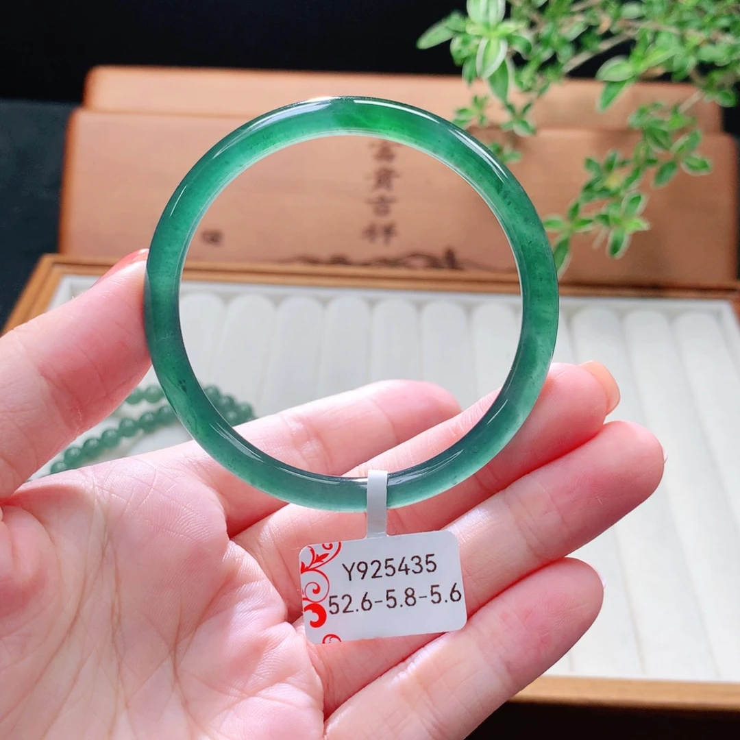 未镶嵌手镯（圆镯）翡翠