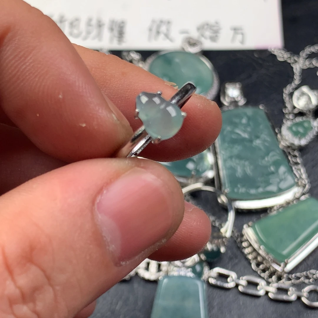 颈饰未镶嵌翡翠葫芦戒指