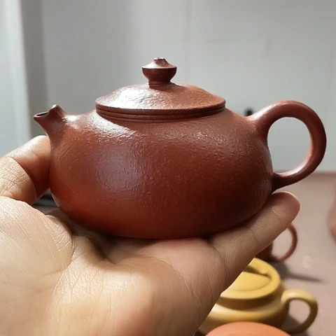 茶壶紫砂手磨本山朱泥，年年有余，150 c c
