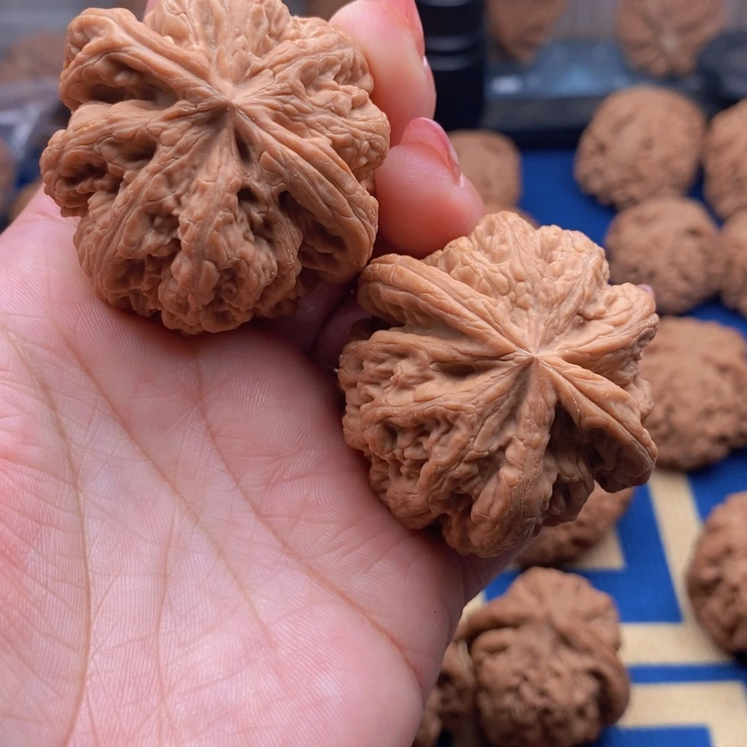 文玩核桃吊坠粗筋45棱子有黄