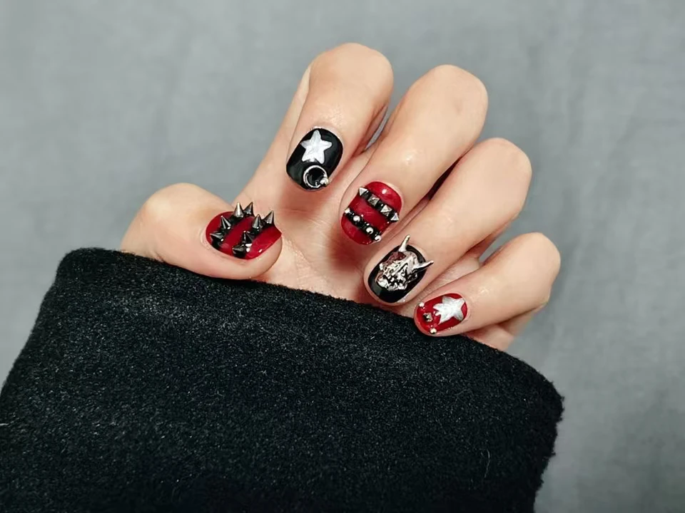 赛博风格复古手工穿戴甲短款黑银色美甲贴