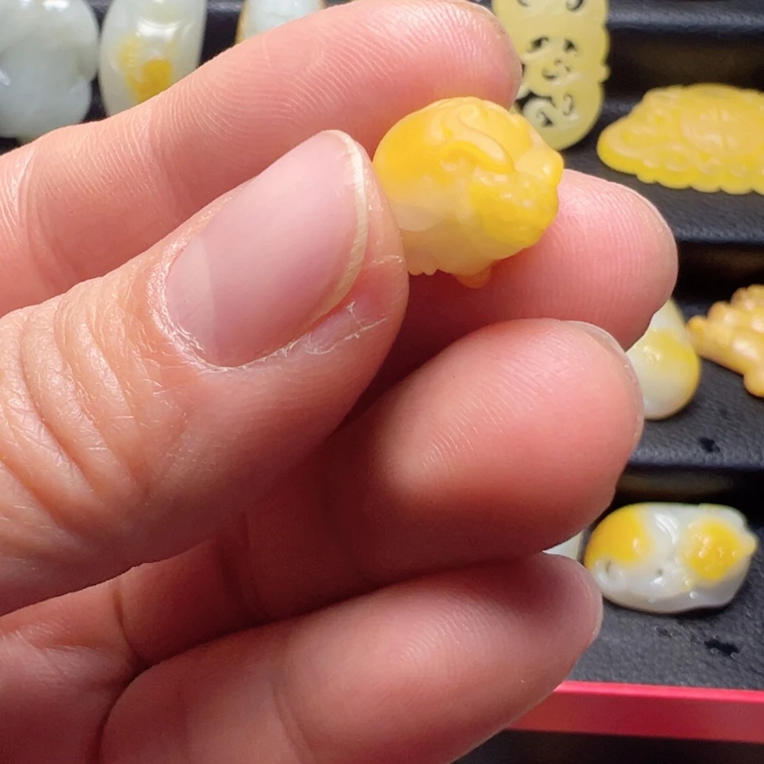 和田玉挂件未镶嵌魔**心