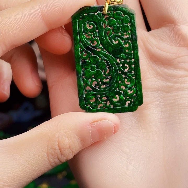 翡翠18K金镶嵌颈饰多样性