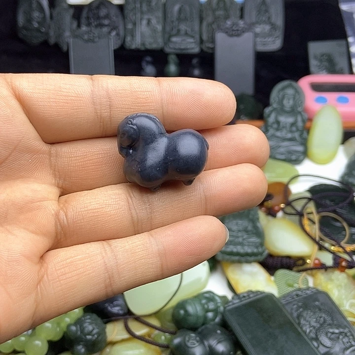 颈饰未镶嵌和田玉