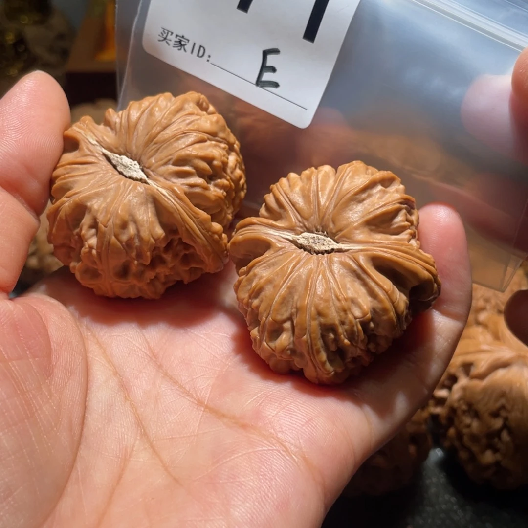 吃***脑文玩核桃把件白狮子