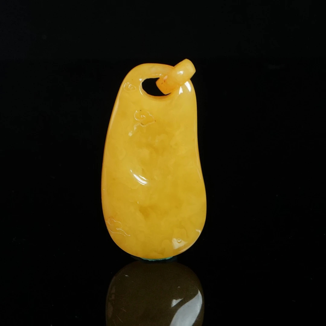 M3841 小年份蜜蜡祥云锁吊坠配有19年证书 17.47g