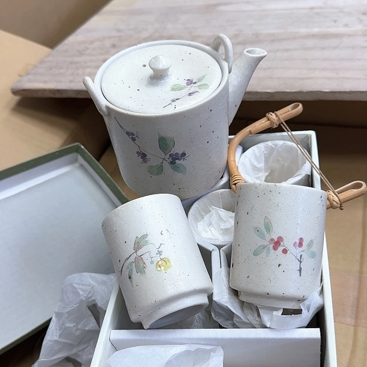 精品瓷器。