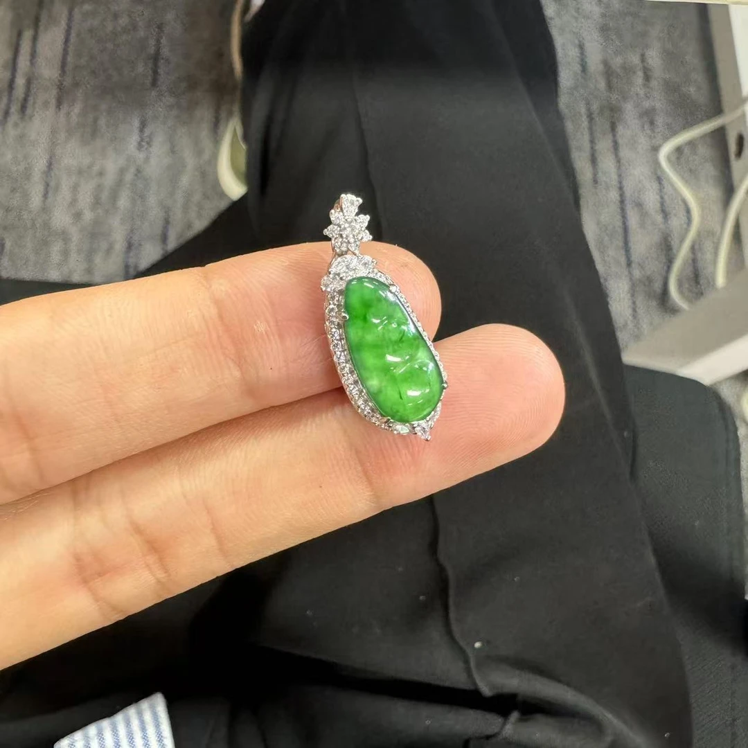 s925银镶嵌翡翠豆子