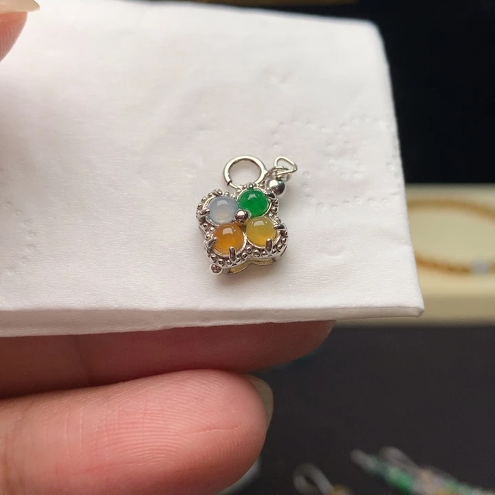 定制翡翠未镶嵌四叶草