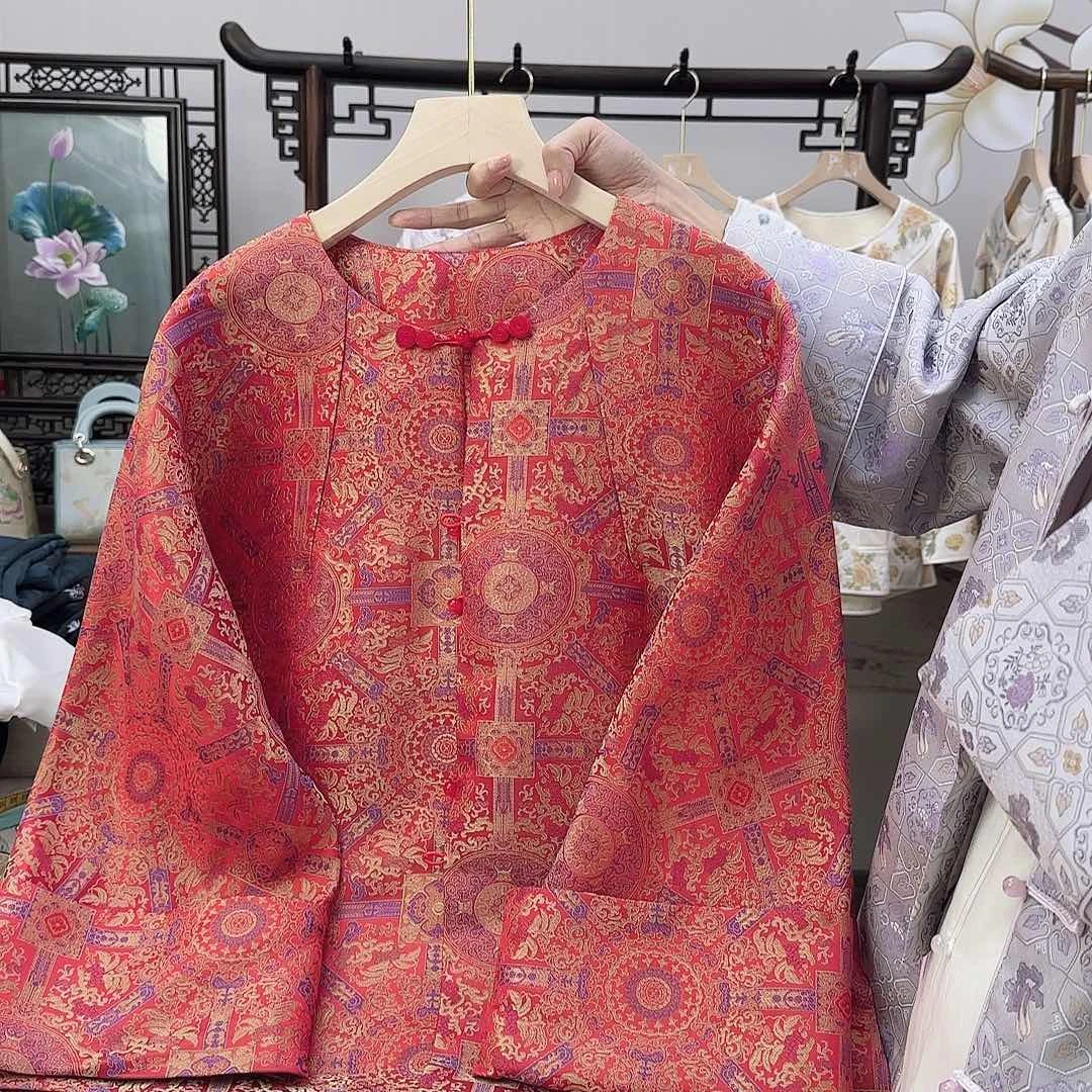 宋锦外套。  八达运