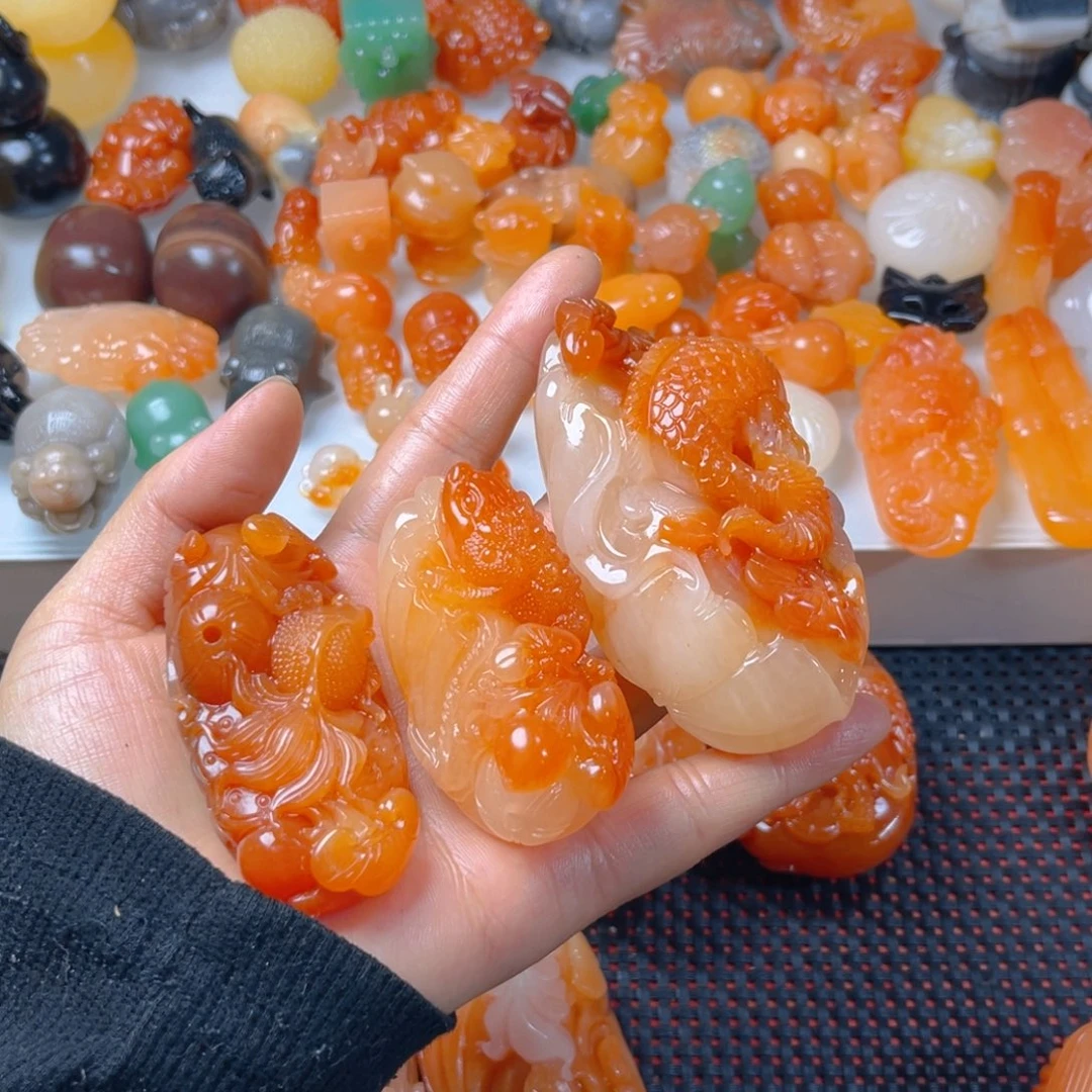 育***达石英质玉（金丝玉）未镶嵌颈饰