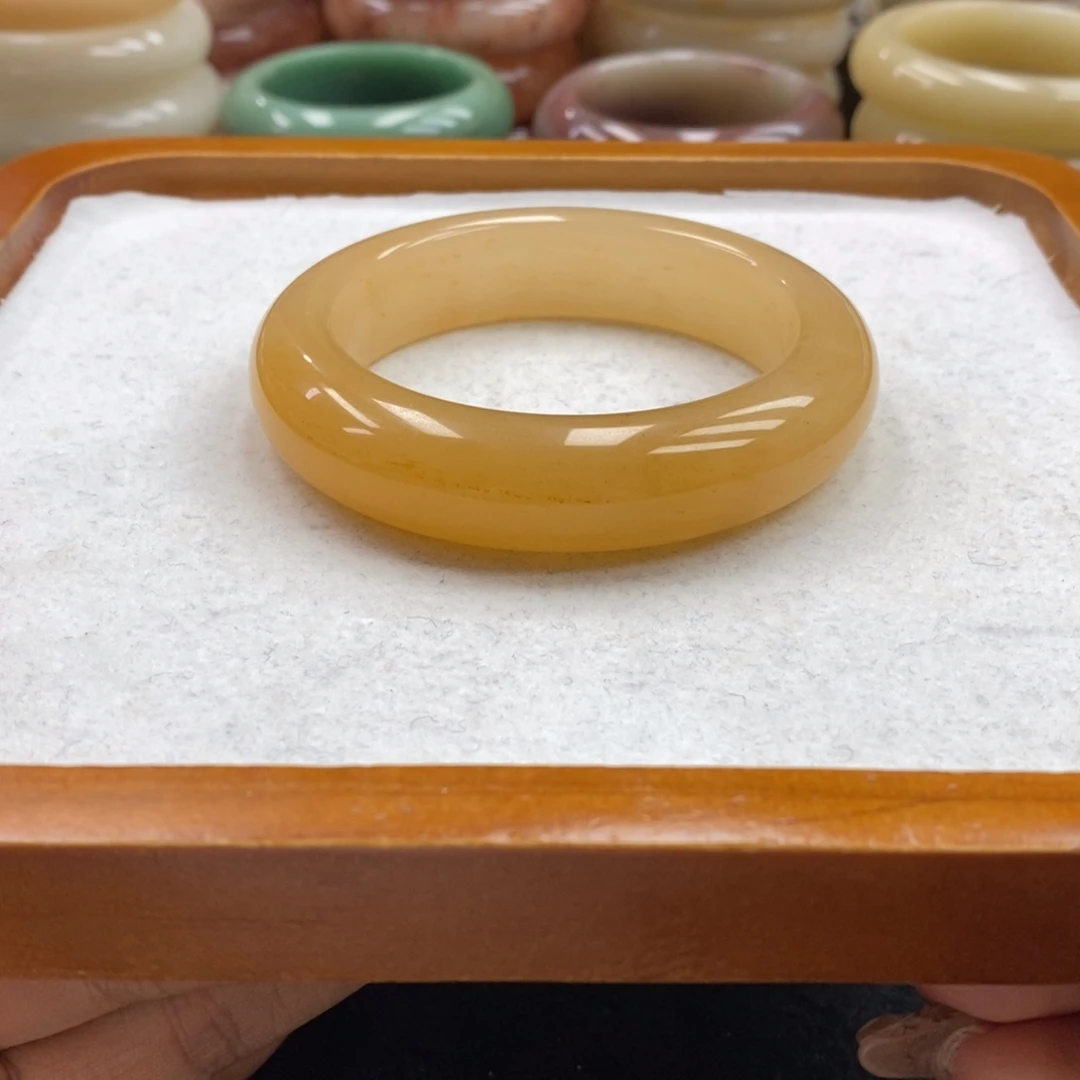 石英质玉未镶嵌手镯