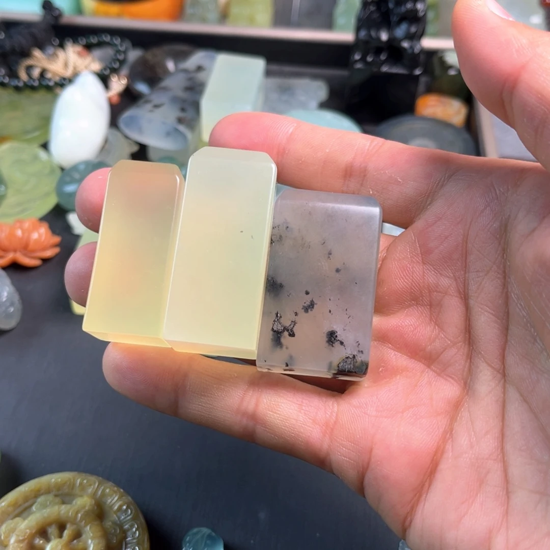 蛇纹石玉未镶嵌挂件都**?
