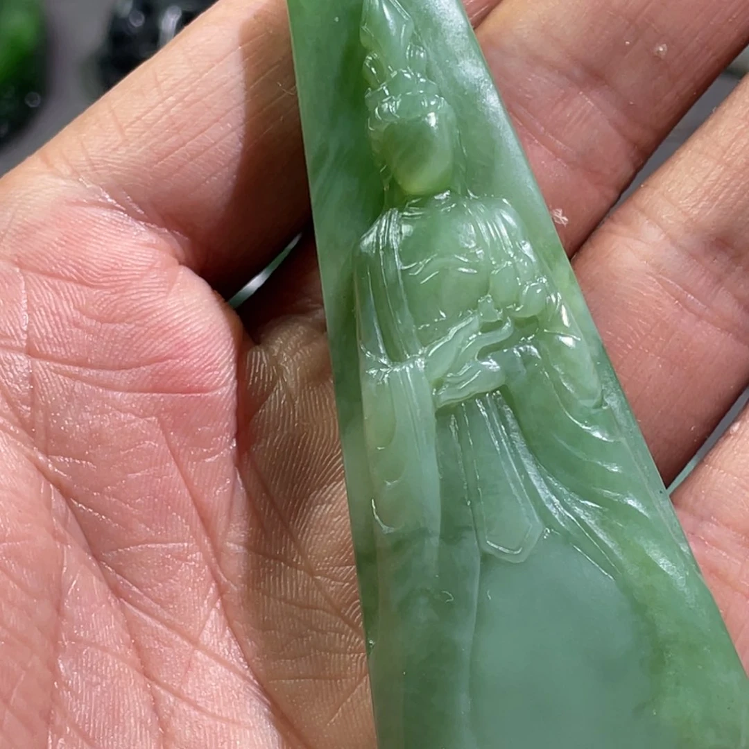 和田玉未镶嵌颈饰凡**世
