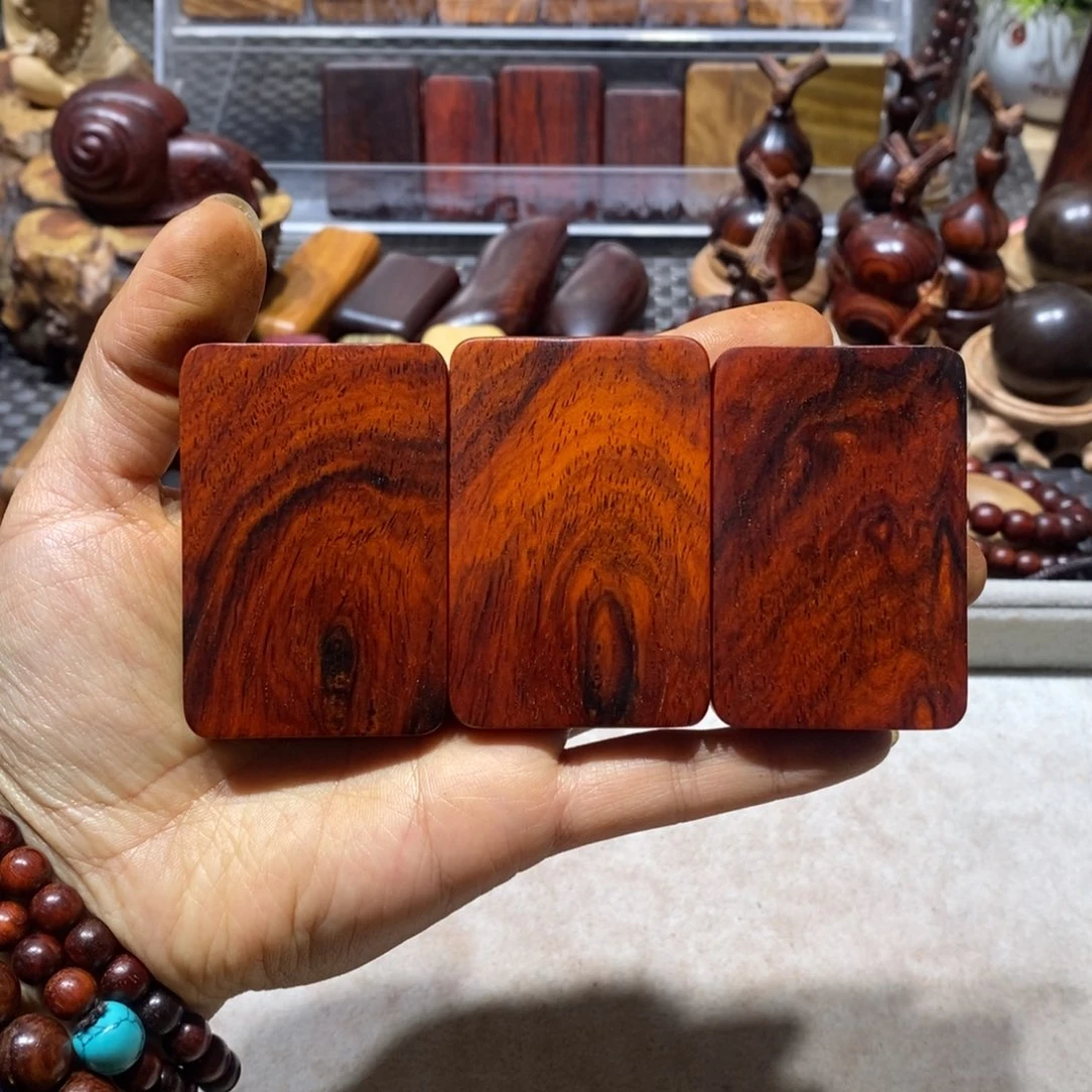 微凹黄檀（南美大红酸枝）言*