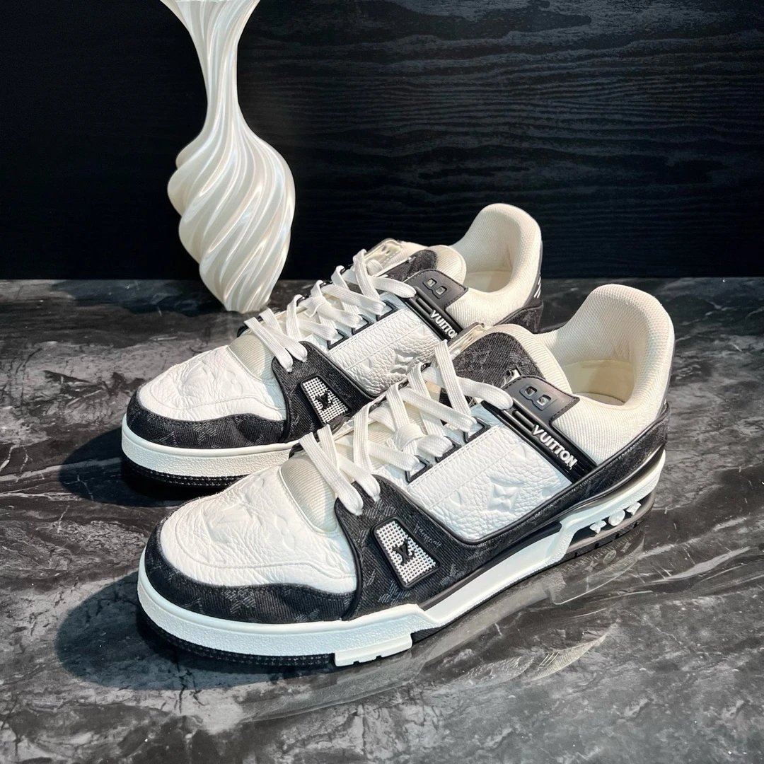 95新 LouisVuitton/路易威登 1480/43码/黑白牛仔Trainer板鞋
