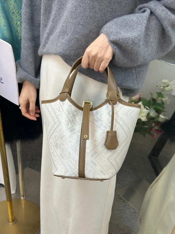 百鸟苗艺壮族壮锦菜蓝子锁头包