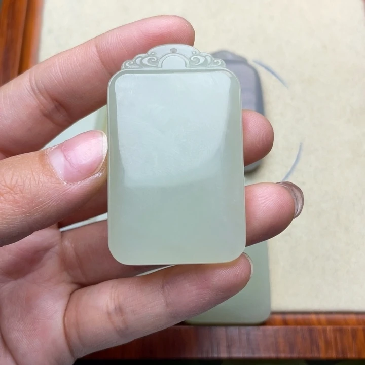 和田玉颈饰未镶嵌小*萄