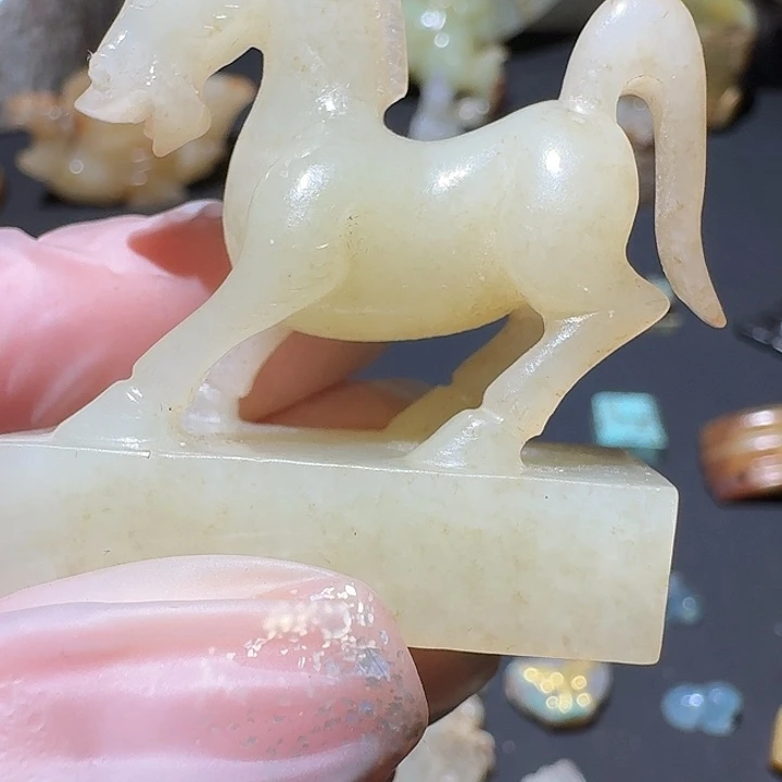 泱***夏和田玉未镶嵌颈饰