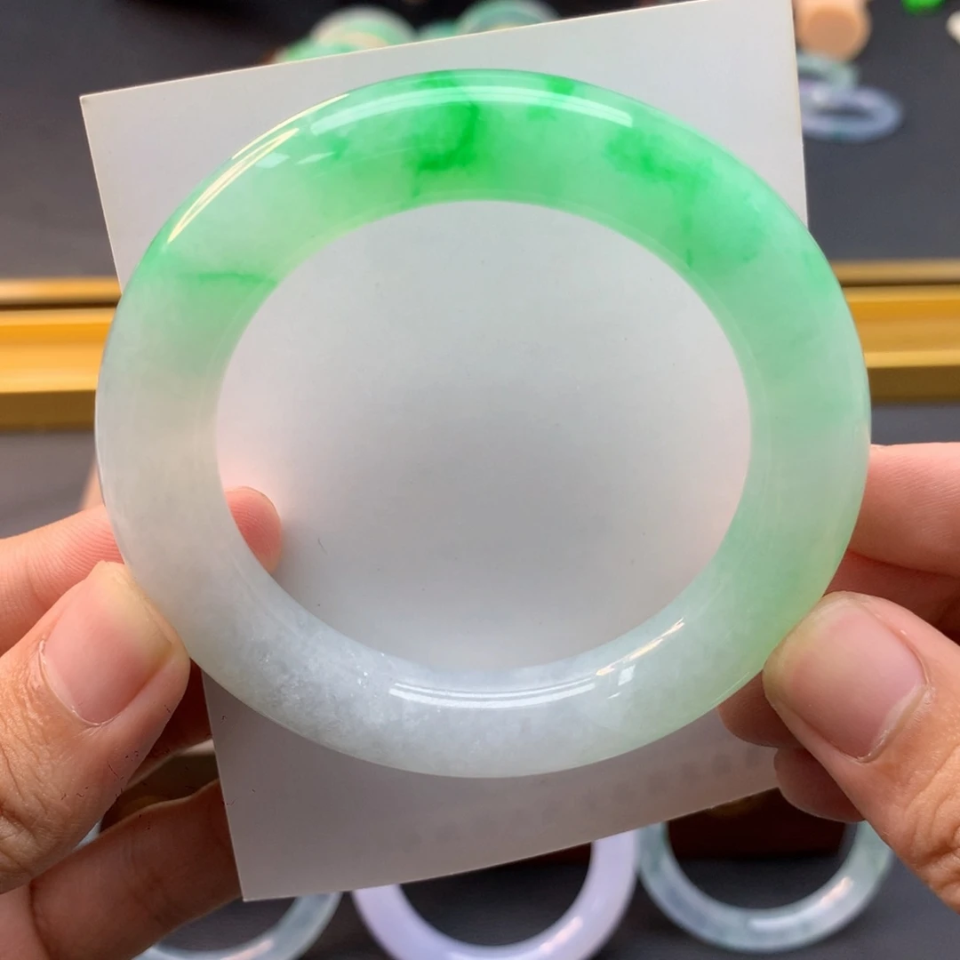 翡翠手镯未镶嵌小包容