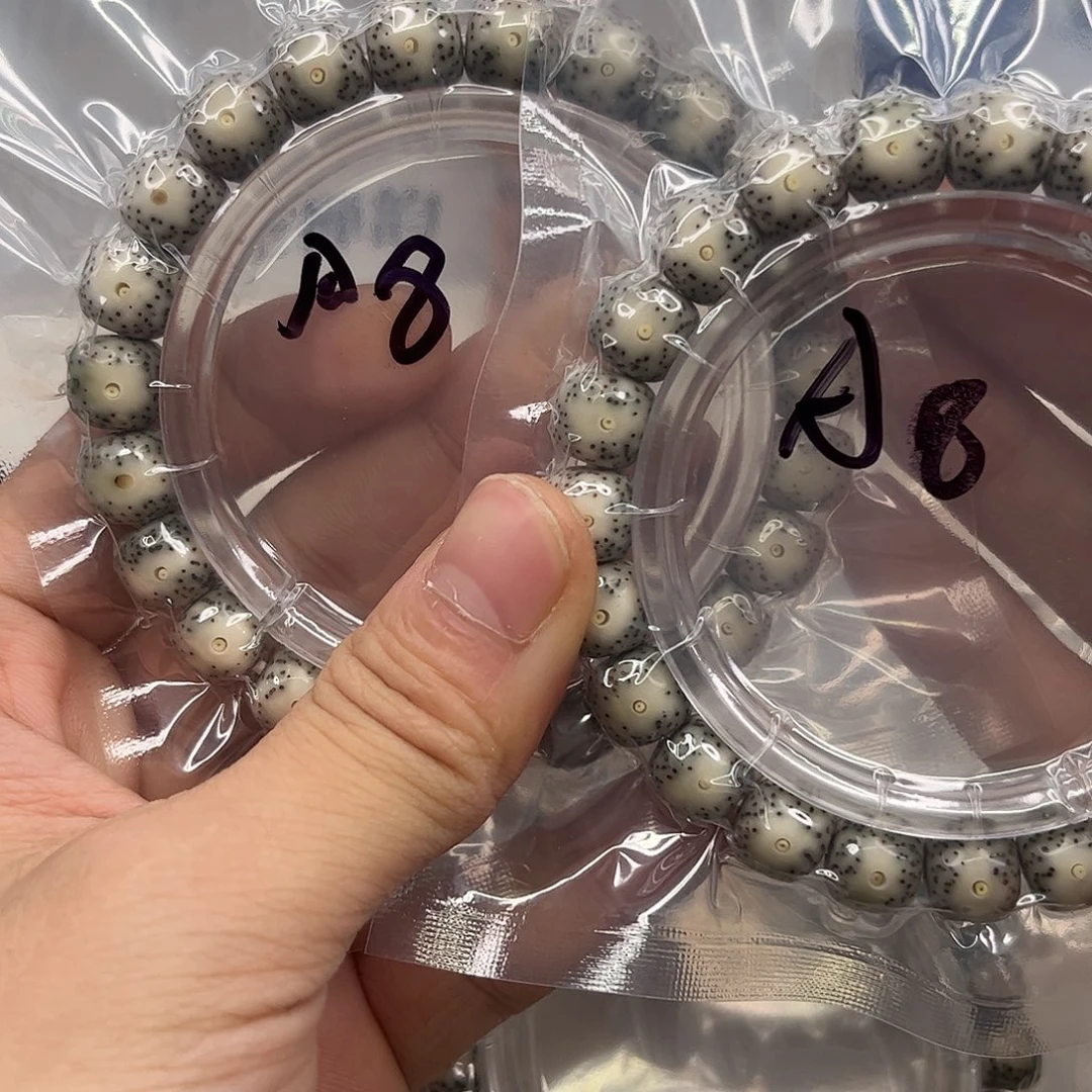 吊坠星月菩提a8。