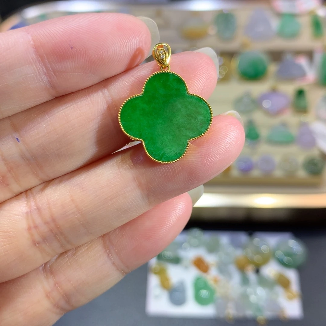 翡翠18K金镶嵌颈饰