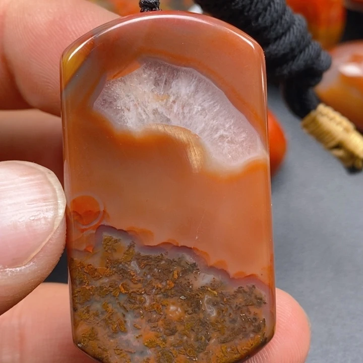 玛瑙/玉髓颈饰未镶嵌七**石