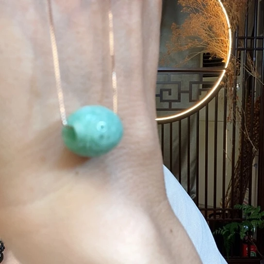 翡翠未镶嵌颈饰7天无理由