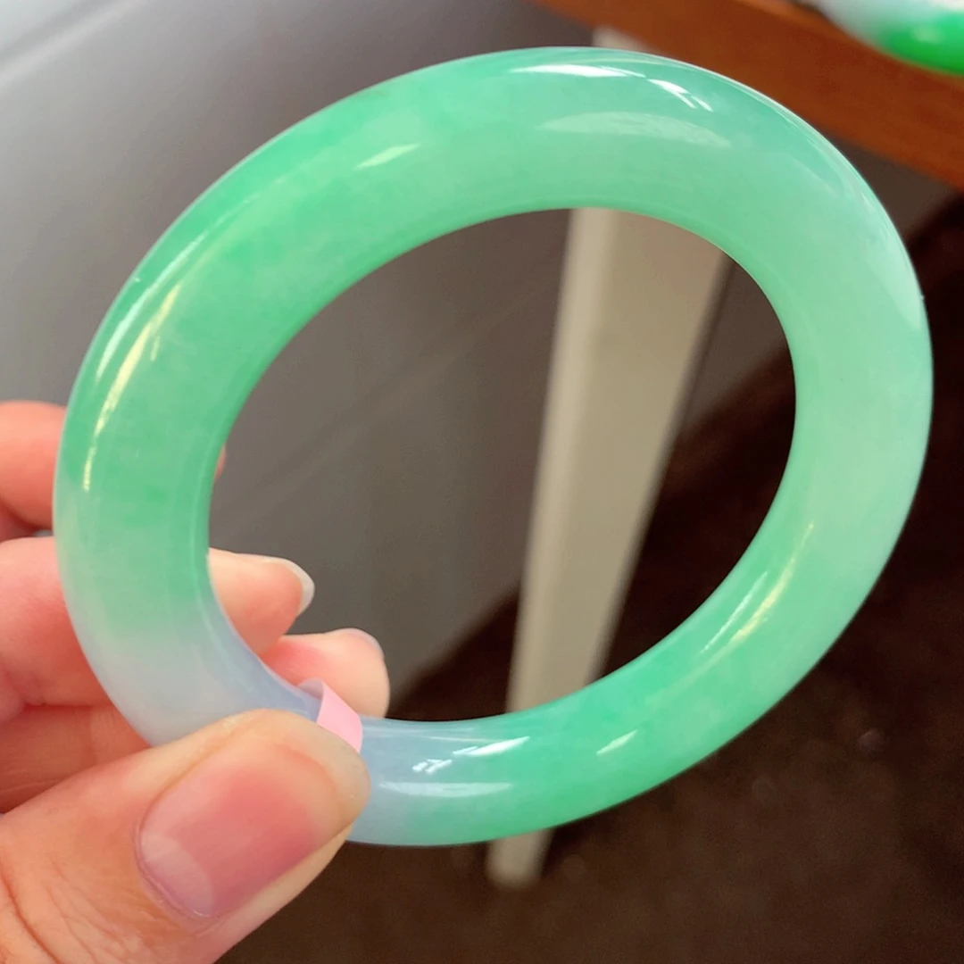 未镶嵌手镯翡翠太***照定金26000，未付10800