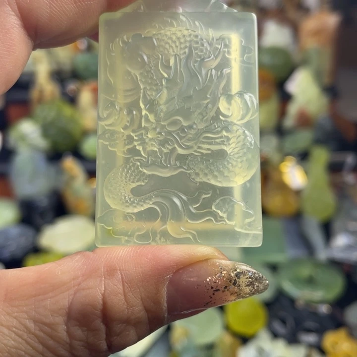 蛇纹石玉颈饰合金