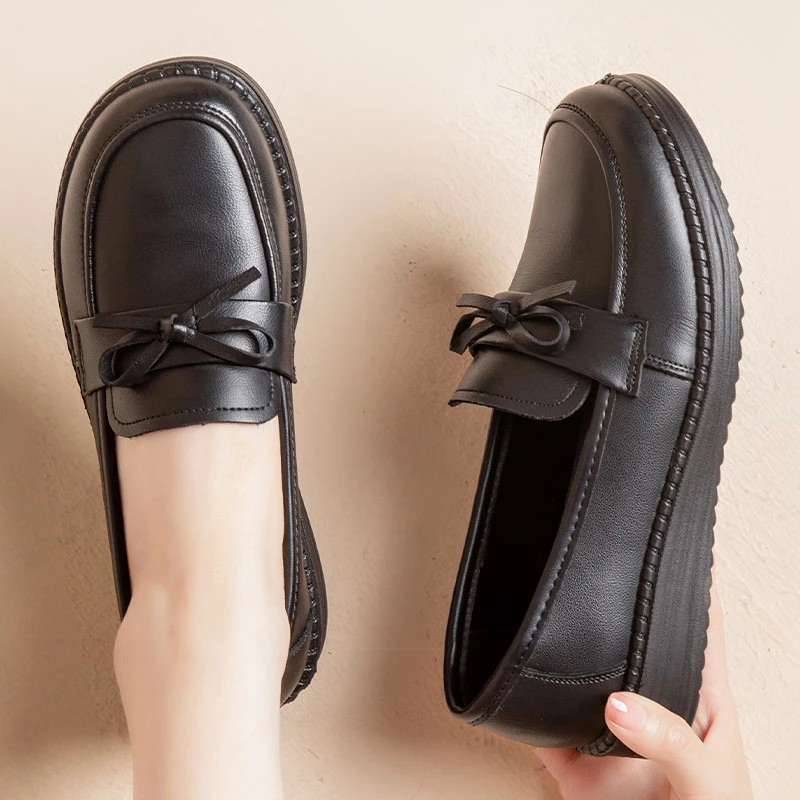 2025春秋真皮妈妈鞋舒适中老年单鞋老人平底鞋防滑中年皮鞋女工作