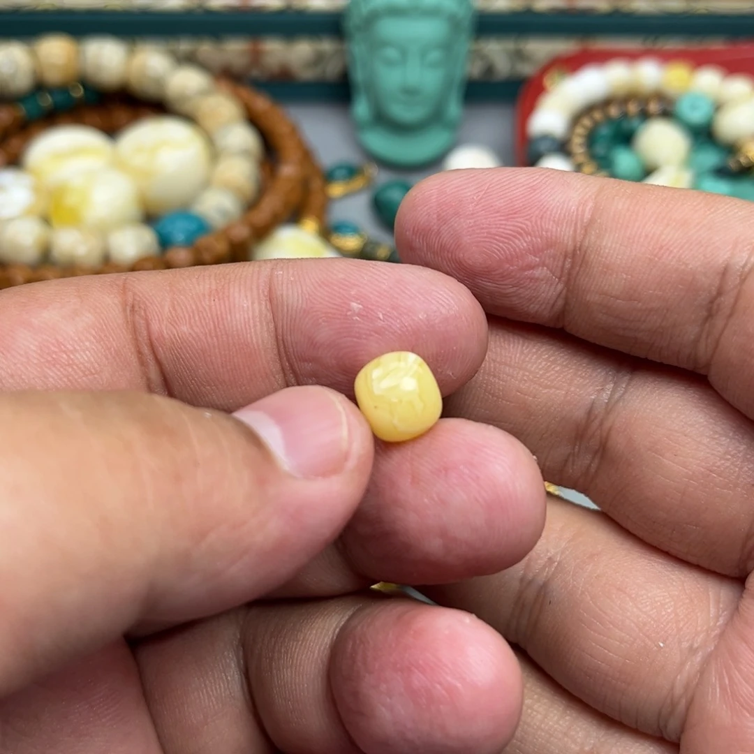 未镶嵌琥珀珠宝奇石4