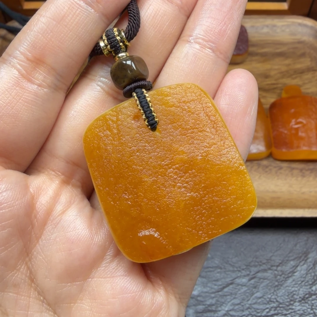 琥珀未镶嵌吊坠(赠链)